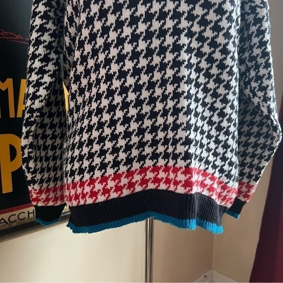 BEST American Clothing Company Vintage Black White Red Blue Houndstooth Sweater - Picture 3 of 12